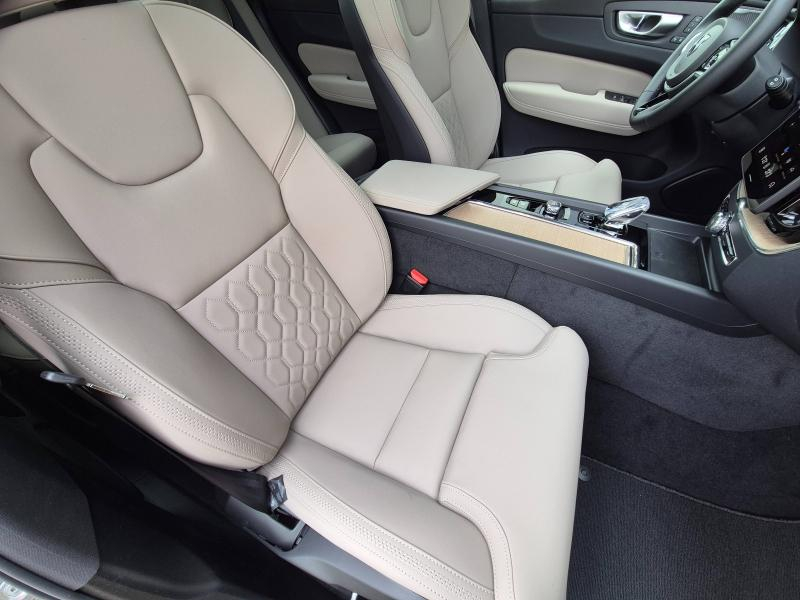 VOLVO XC60 d’occasion à vendre à AVIGNON chez SUÈDE PROVENCE AUTOMOBILES (Photo 16)