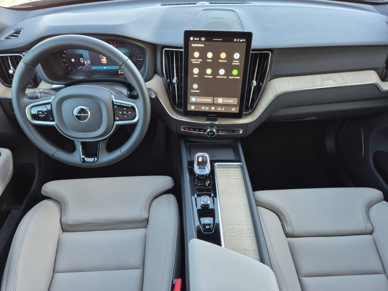 VOLVO XC60 d’occasion à vendre à AVIGNON chez SUÈDE PROVENCE AUTOMOBILES (Photo 4)