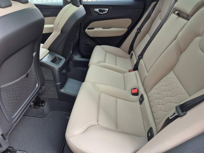 VOLVO XC60 d’occasion à vendre à AVIGNON chez SUÈDE PROVENCE AUTOMOBILES (Photo 6)