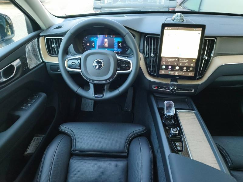 VOLVO XC60 d’occasion à vendre à AVIGNON chez SUÈDE PROVENCE AUTOMOBILES (Photo 16)